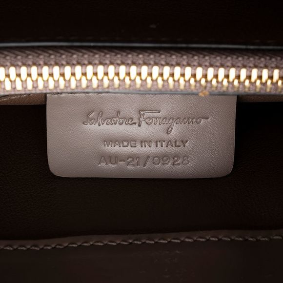 Salvatore Ferragamo Leather Gancio Trifolio Large Shoulder Bag - Picture 6 of 15